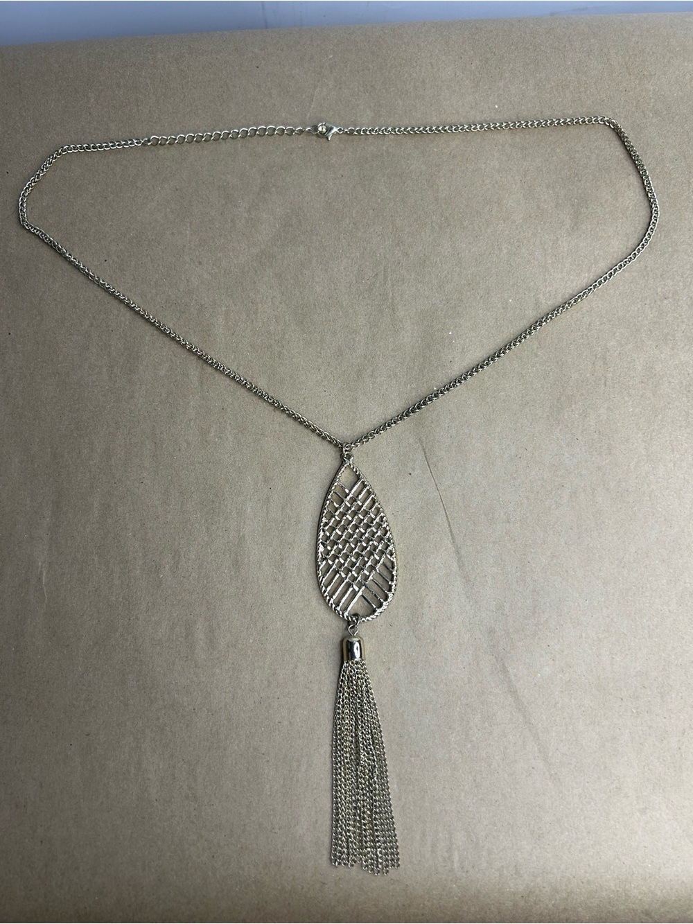 5‎ for $25🔥Teardrop Shaped Filigree Fringe Pendant Silver Toned Necklace